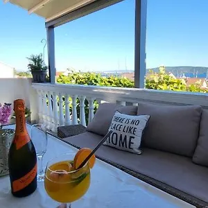 https://apartment-d-n.hotels-in-trogir.com
