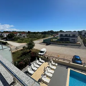  Apartment An Der 1 Reihe Vom